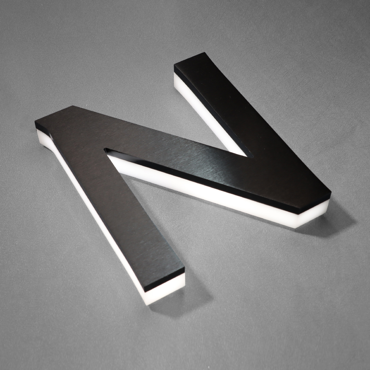 发光字(拉丝lv背发光侧面)