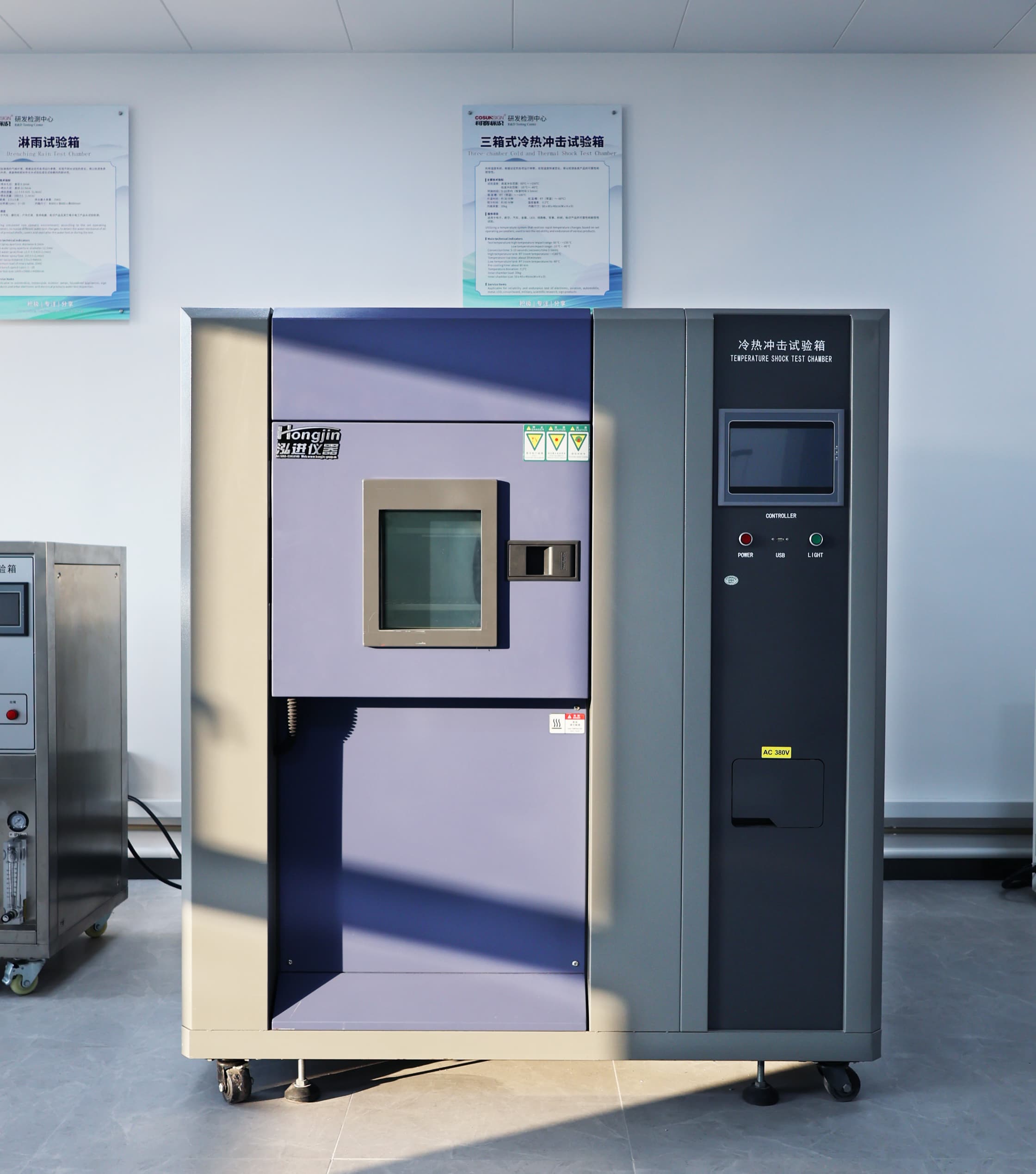 Thermal shock testing chamber for signage materials