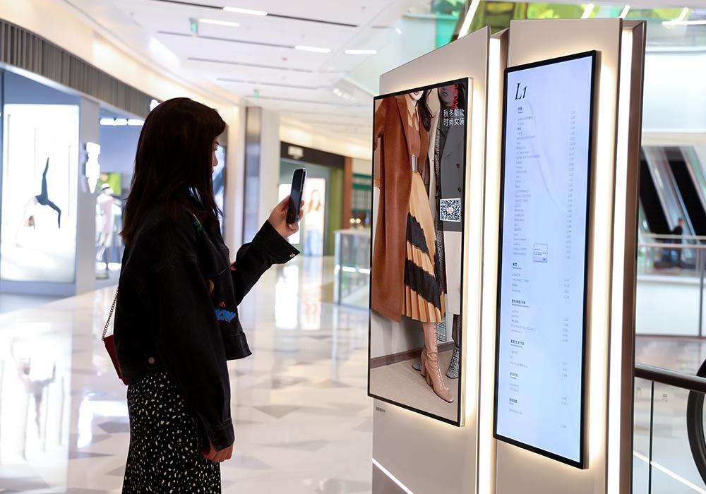 Digital wayfinding signage in shopping malls